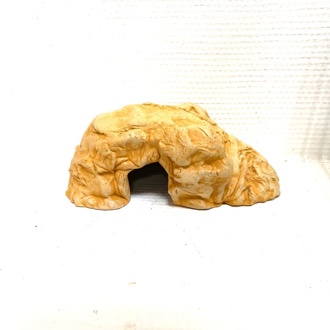 Укрытие "Лава" песочное 23*14*9 см